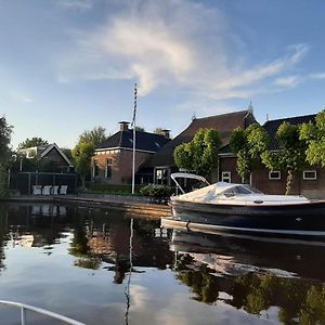 Appartamento Puur Eastermar - Monumentaal, Authentiek En Luxe Koetshuis Aan Open Vaarwater Met Jacuzzi En Sauna Oostermeer Exterior photo