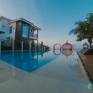 Brisa Marina Beach Resort Powered By Cocotel Morong  Exterior photo