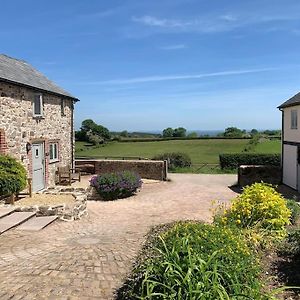 The Granary At Pentregaer Ucha, Tennis Court & Lake. Villa Oswestry Exterior photo