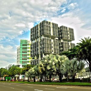 Hotel Aviary Bintaro Serpong Exterior photo