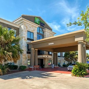 Holiday Inn Express And Suites Beeville, An Ihg Hotel Exterior photo