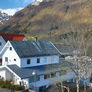 Svingen Apartments Balestrand Exterior photo