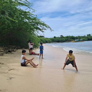 Hotel Calatagan'S Bahay Kubo - With Beach Access Exterior photo