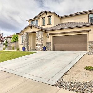 Sparks Home With Air Racing Decor And Hot Tub! Exterior photo