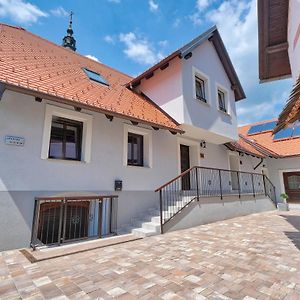 Auzlak Hisa, Apartments. Luče Exterior photo