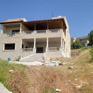 Furnished House بيت مفروش ابو فارس Villa ‘Ajlūn Exterior photo