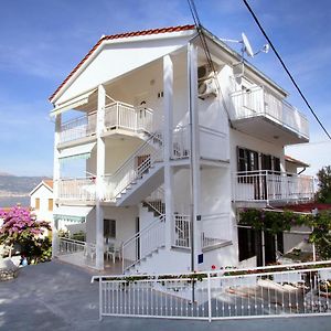 Apartments By The Sea Slatine, Ciovo - 972 Traù Exterior photo