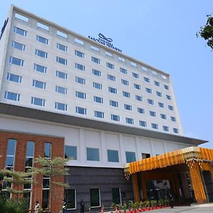 Hotel Manjeera Sarovar Premiere Rājahmundry Exterior photo