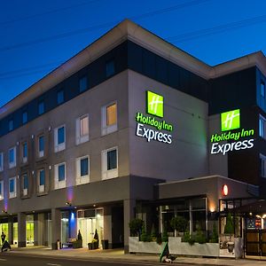 Holiday Inn Express London-Wimbledon-South, An Ihg Hotel Exterior photo