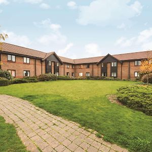 Hotel Ramada By Wyndham Cambridge Exterior photo