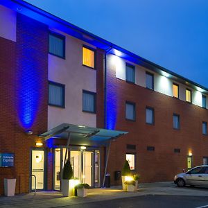 Holiday Inn Express Bedford By Ihg Exterior photo