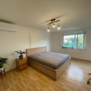Sonnige 3 Zimmer Wohnung Mit Schonem Balkon Im Grunen Reutlingen Exterior photo