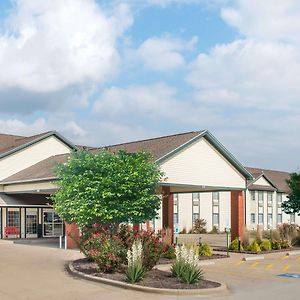 Hotel Ramada By Wyndham Springfield North Exterior photo