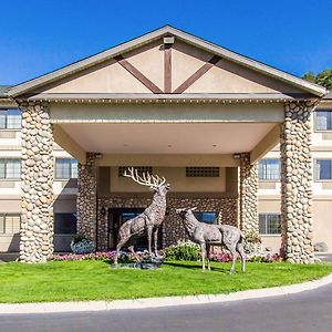 Quality Inn & Suites Vail Valley Eagle Exterior photo