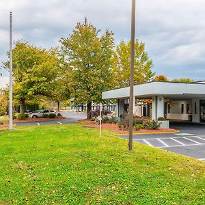 Clarion Inn Belle Vernon Exterior photo