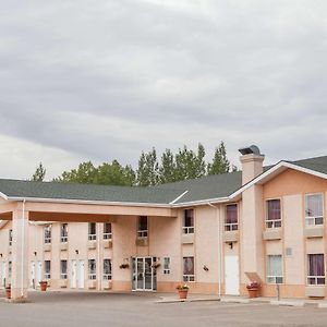 Hotel Super 8 By Wyndham Taber Ab Exterior photo