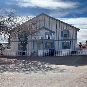 Tombstone Bordello Bed&Breakfast Bed and Breakfast Exterior photo