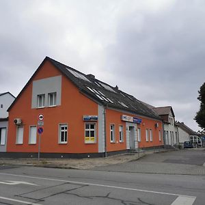 Hotel Zimmervermietung Schoenfliesser Stuben Auch Fuer Monteure Eisenhüttenstadt Exterior photo