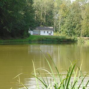 Deux étangs poissonneux au milieu des bois avec gîte moderne, la halte des deux lacs Rosée Exterior photo