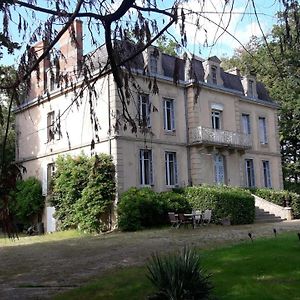 Chateau Du Grand Lucay Bourbon-lʼArchambault Exterior photo