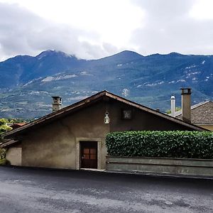 Fully, Valais Chalet accueillant avec cheminée Villa Exterior photo