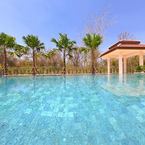 Isan Golf & Adventure Hotel Udon Thani Exterior photo