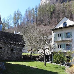 Hotel Camera in Casa Eva Brione  Exterior photo