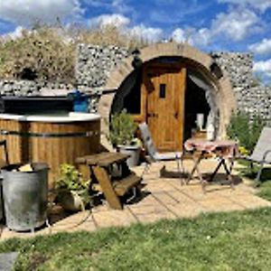 Appartamento Romantic Escape Luxury Hobbit House With Hot Tub! Sheerness Exterior photo