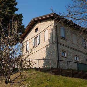 Casale Monte Valestra Bed and Breakfast Bebbio Exterior photo