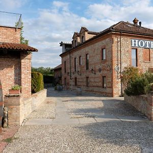 Hotel Le Botti Guarene Exterior photo