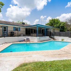 The Breezy Blue View With Hot Tub And Pool Villa Killeen Exterior photo