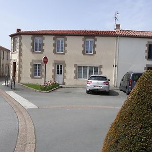 Appartamento Gite De La Fontaine Marsi Saint-Mars-la-Réorthe Exterior photo