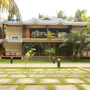 Lara Lake View Resort Thiruvananthapuram Exterior photo