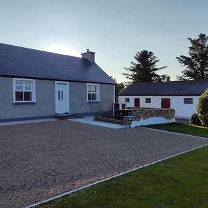 White Barn Cottage Clonmany Exterior photo