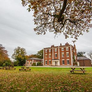 Yha Chester Trafford Hall Ostello Dunham-on-the-Hill Exterior photo