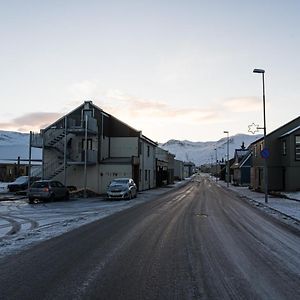 Appartamento Scenic Penthouse - Ocean View & Skylight Windows Siglufjordur Exterior photo