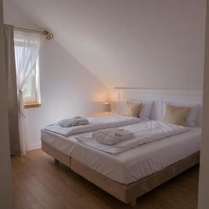 Dwor I Dworek Leszczowate Wellness & Spa Bed and Breakfast Ustrzyki Dolne Exterior photo