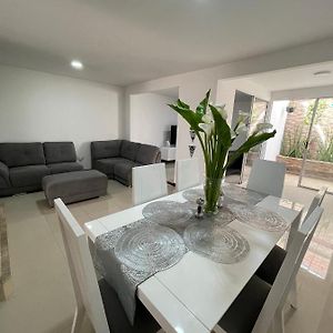 Appartamento Casa Completa Con Aire Acondicionado, Calentador De Agua & Garaje Privado Palmira  Exterior photo