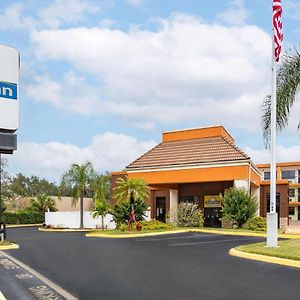 Days Inn By Wyndham N Orlando/Casselberry Fern Park Exterior photo