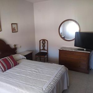 Room In Guest Room - Double Room In Chalet In Toledo Exterior photo