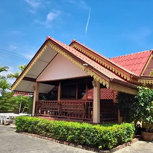 Hotel สุขทวีรีสอร์ท อ่าวมะนาว Prachuap Khiri Khan Exterior photo