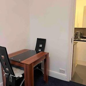 Cosy One Bedroom Apartment In Greater London! Hounslow Exterior photo