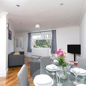 Skyvillion - London Enfield 4 Bedroom Lush House Free Parking Garden Exterior photo