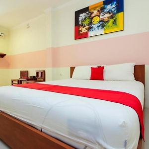 Hotel Reddoorz Near Jalan Jendral Sudirman Manado Exterior photo