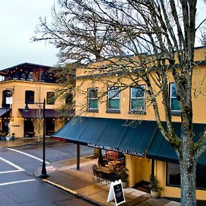 Hotel Douglas On Third McMinnville Exterior photo