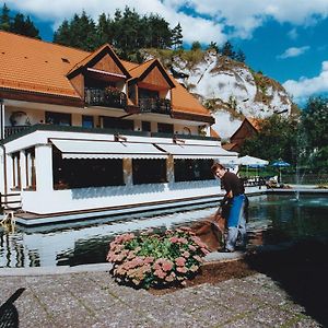 Hotel Gaestehaus Forellenhof Pottenstein Exterior photo