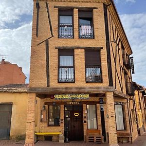 Hotel Hostal Sahagún Exterior photo