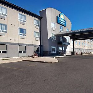 Days Inn & Suites By Wyndham Yorkton Exterior photo