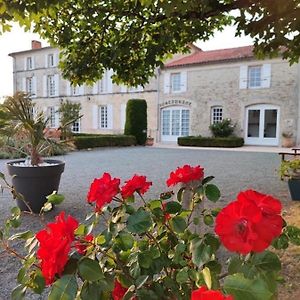 Hotel Logis Domaine du Prieuré Tonnay-Boutonne Exterior photo