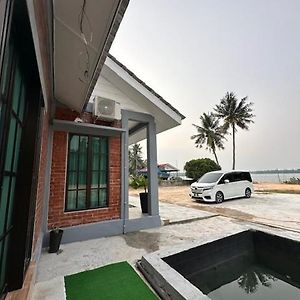 Dhuha Guest House Sitiawan Exterior photo